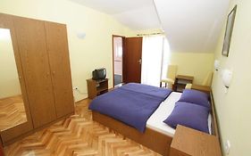 Rooms Plazibat